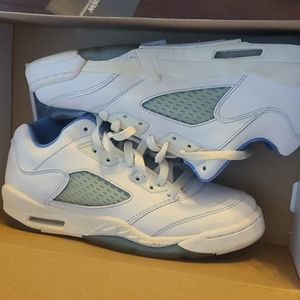 MOVING SALE. EVERYTHING MUST GO! Jordan 5 Retro. 5y.